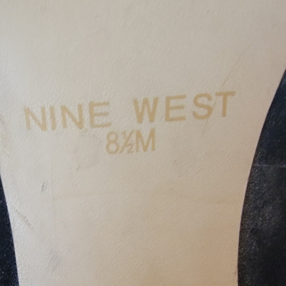 Nine West  Suede 4" heels - Picture 5 of 5